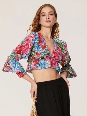 S/W/F Floral V-Neck Cropped Blouse in Pink Multi